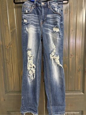 Distressed Boyfriend Jeans in Faded Blue